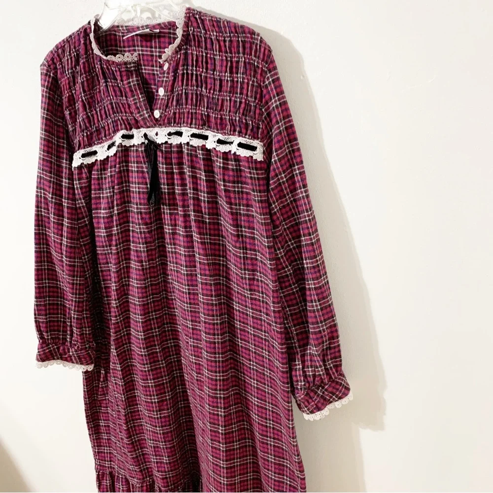 Vintage Castle Harbor Cotton Plaid Flannel Nightgown Ruffle Hem Lace Detail🔴⚫️